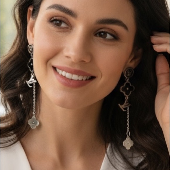Elegant stainless steel and black L.V flower drop hanging earrings NEW - Picture 1 of 7